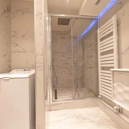 Mbm - La Tour * Paris