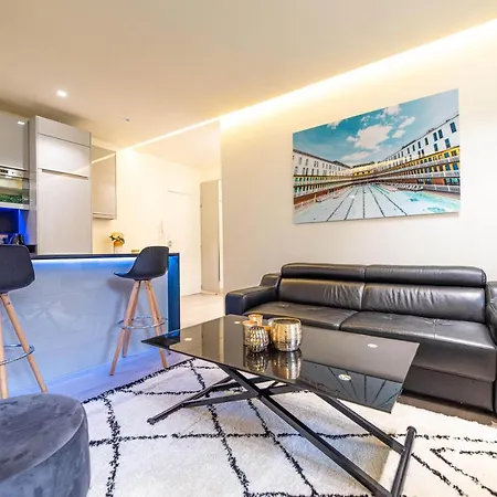 Mbm - La Tour * Paris